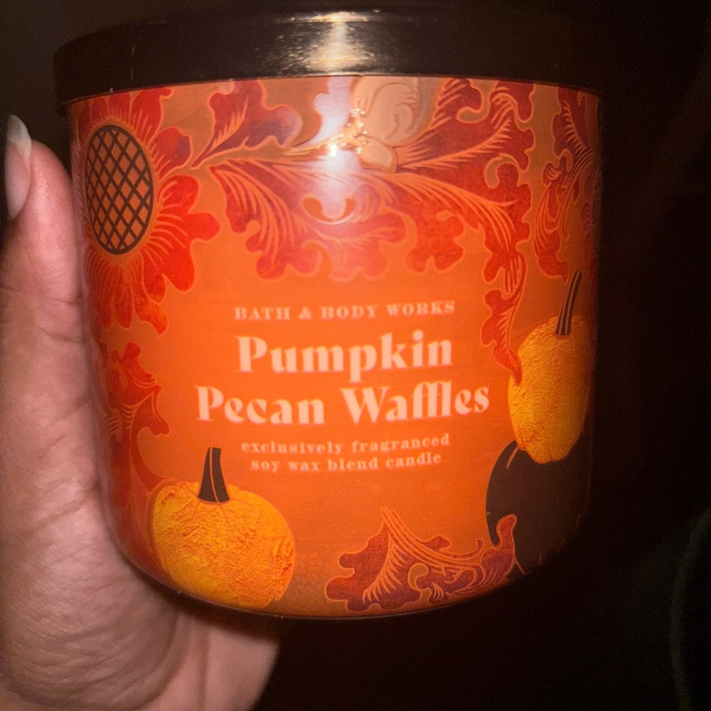 Bath & Body Works Pumpkin Pecan Waffles Candle
